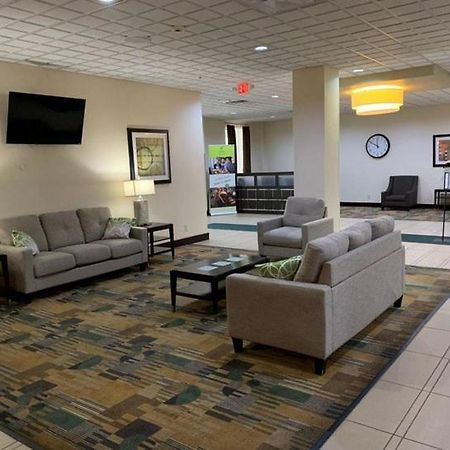 Quality Inn & Suites Downtown Mansfield Exterior photo